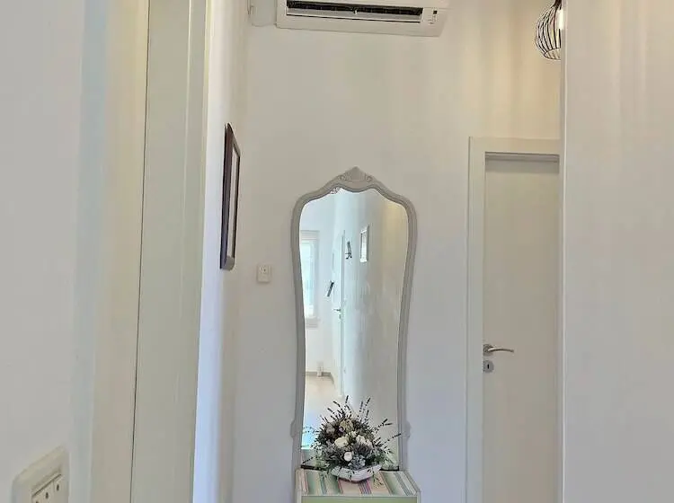 2 Bedroom Deluxe Apartment Sea View, Studio Apartment Andrijana