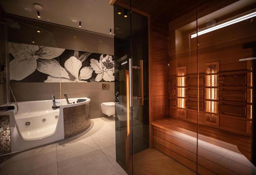 سوییت, Avalon Resort & Spa