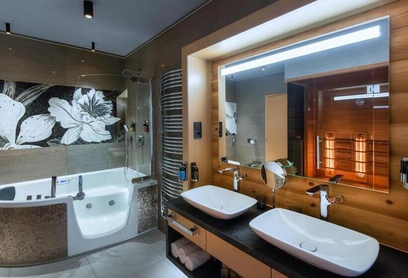 جناح, Avalon Resort & Spa