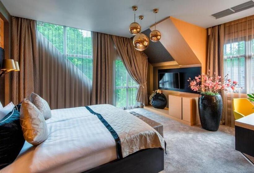 سوییت, Avalon Resort & Spa