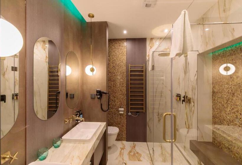 سوئیت با وان آب گرم, Avalon Resort & Spa