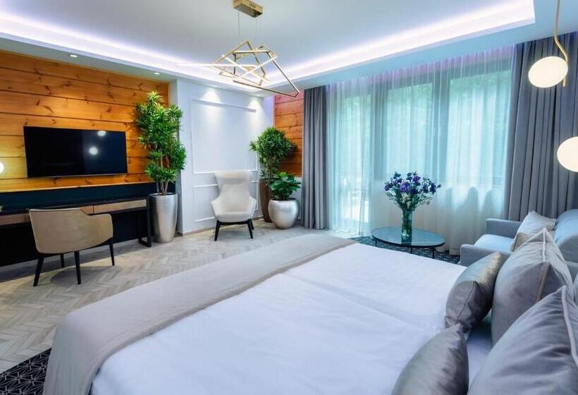 سوئیت با وان آب گرم, Avalon Resort & Spa