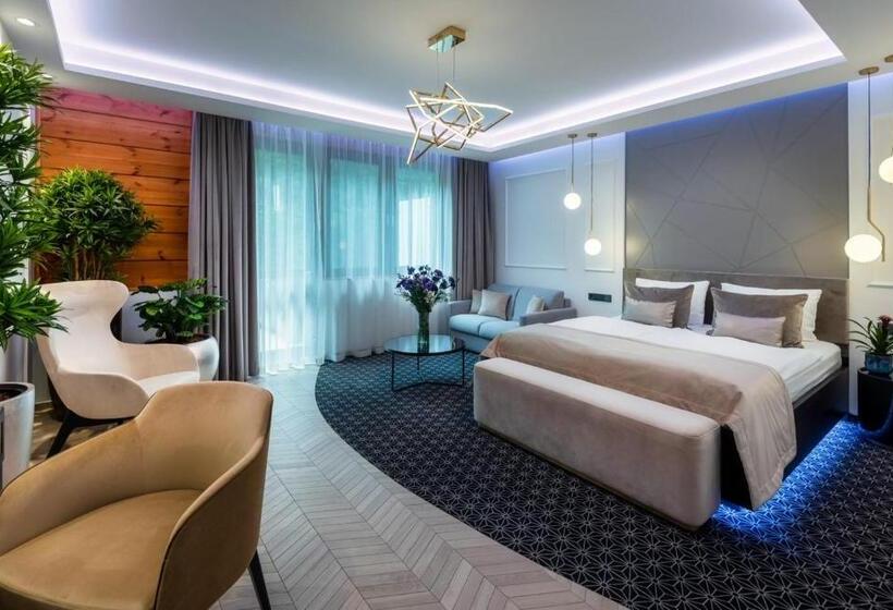 جناح مزود بجاكوزى, Avalon Resort & Spa