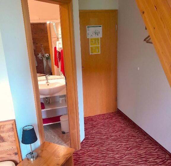 Quarto Estandar Individual, Gästehaus Krone