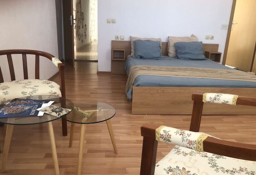 스탠다드 트리플 룸, Guest House Dijana