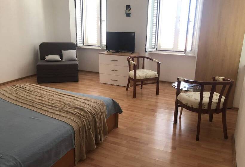 스탠다드 트리플 룸, Guest House Dijana