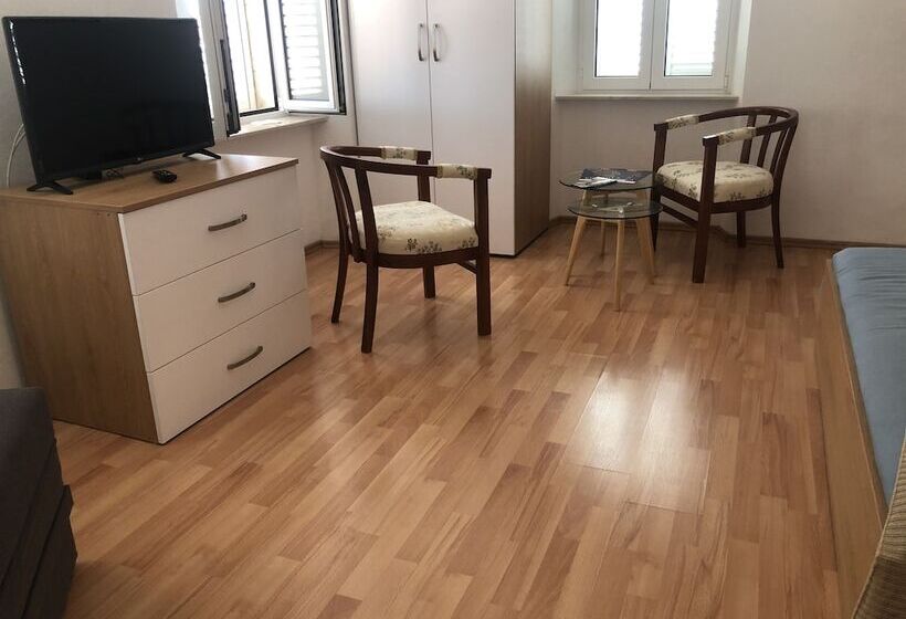 스탠다드 트리플 룸, Guest House Dijana