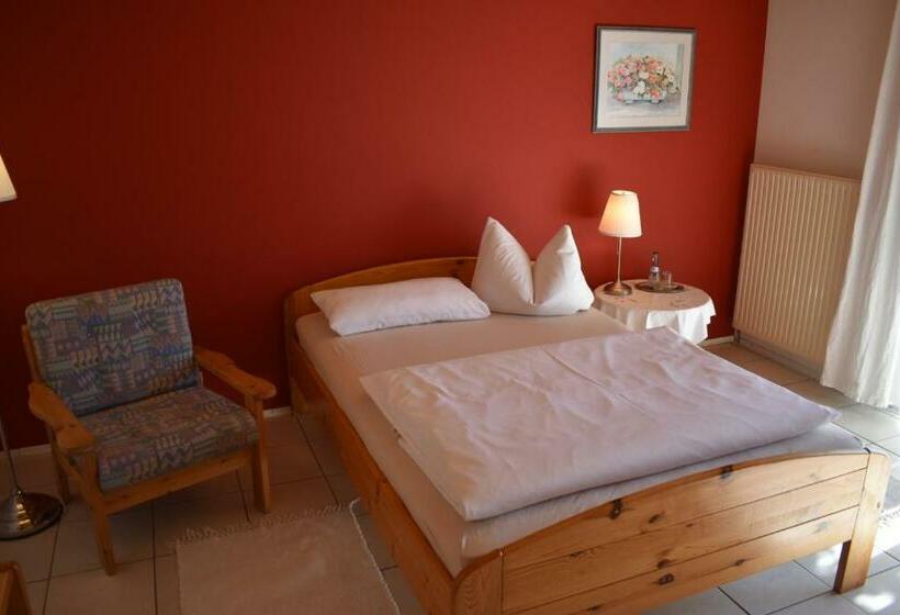 带阳台的标准单人间, Kamps