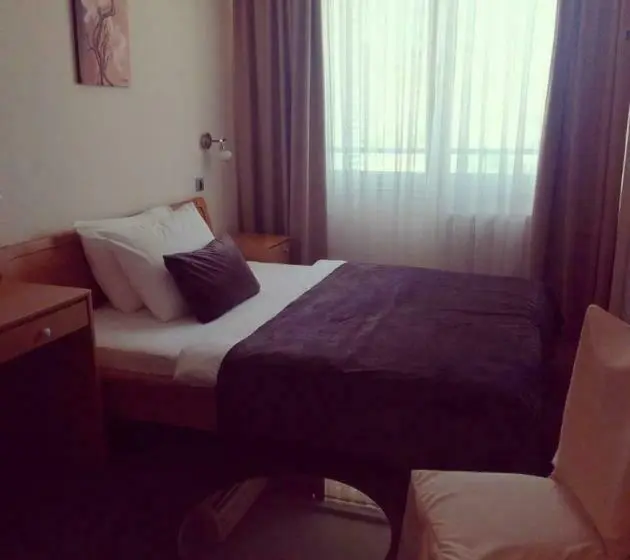 اتاق اکونومی, Kragujevac