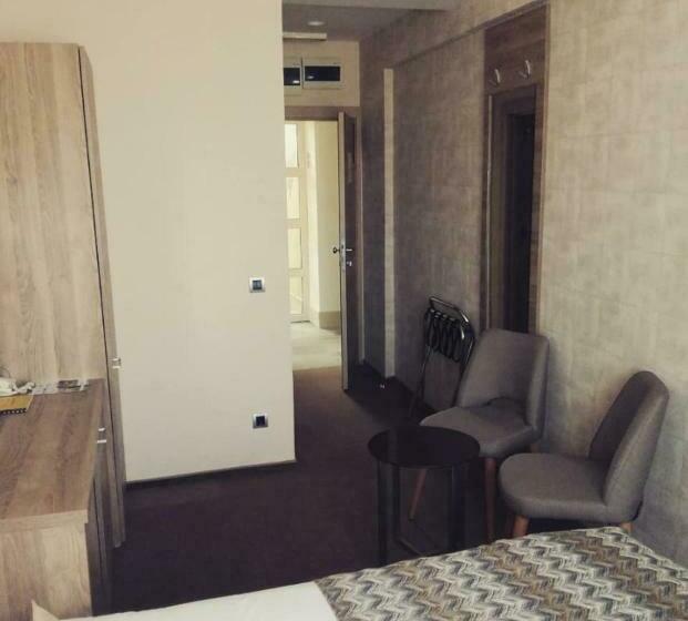 اتاق اکونومی, Kragujevac