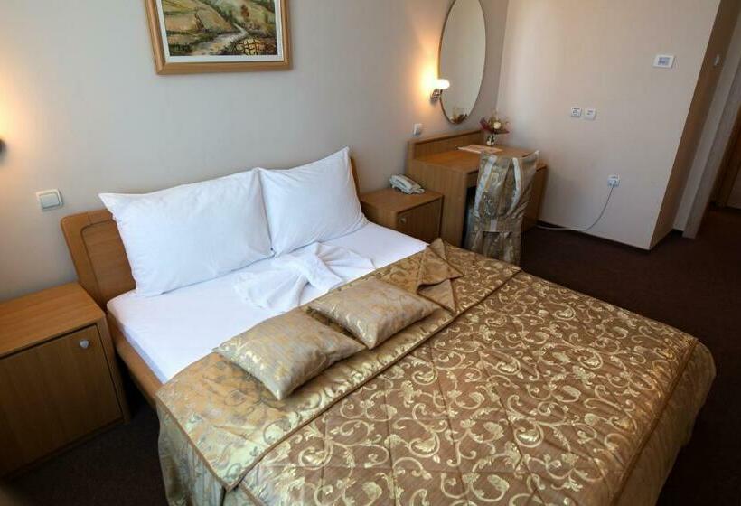اتاق اکونومی, Kragujevac