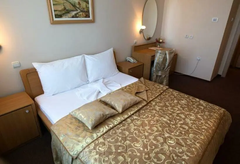 اتاق اکونومی, Kragujevac