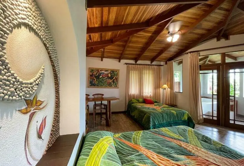 سوییت لوکس, Lost Iguana Resort And Spa
