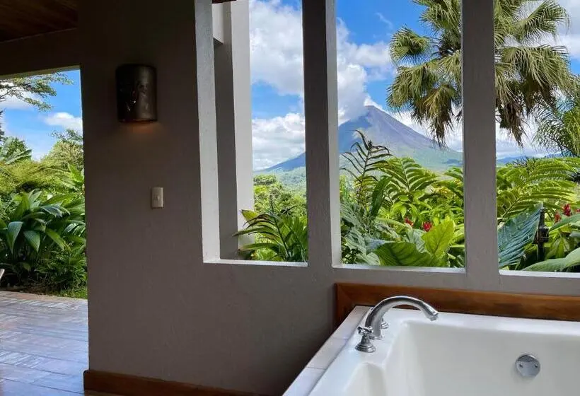 سوییت لوکس, Lost Iguana Resort And Spa