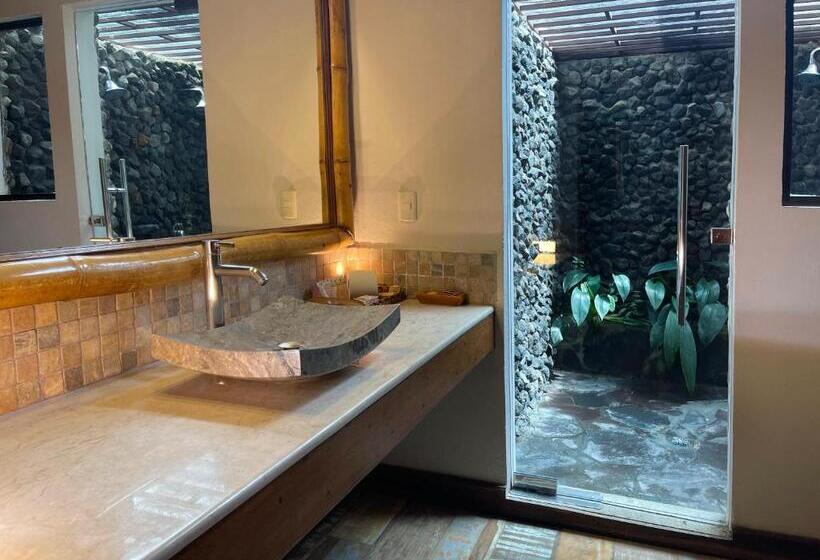 디럭스 스위트, Lost Iguana Resort And Spa