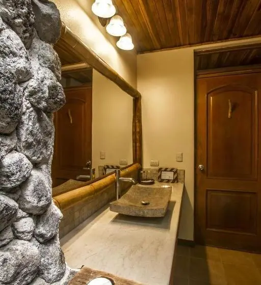 سوییت لوکس, Lost Iguana Resort And Spa
