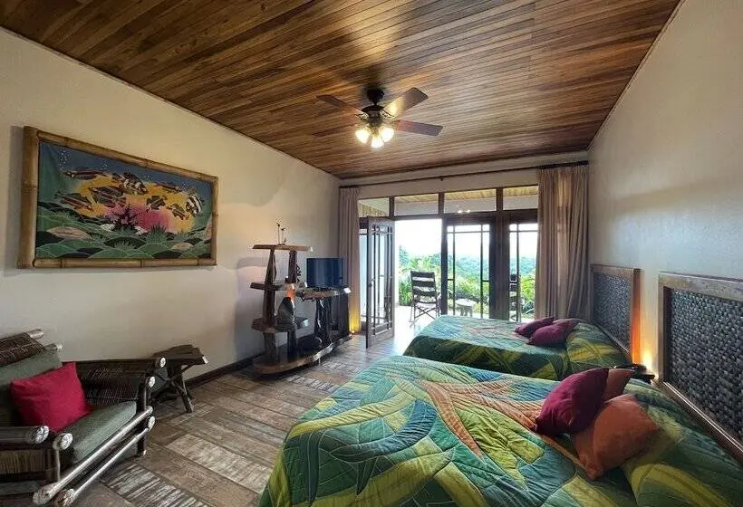 اتاق استاندارد, Lost Iguana Resort And Spa