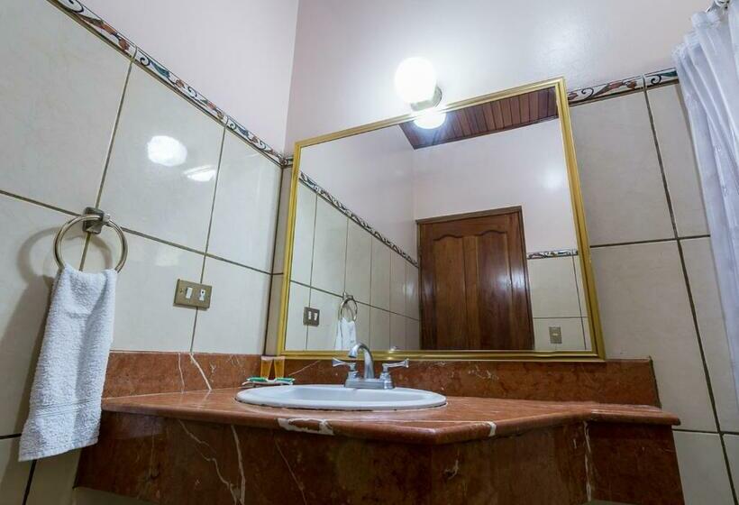 غرفة قياسية مطلّة علي البحر, Manuel Antonio