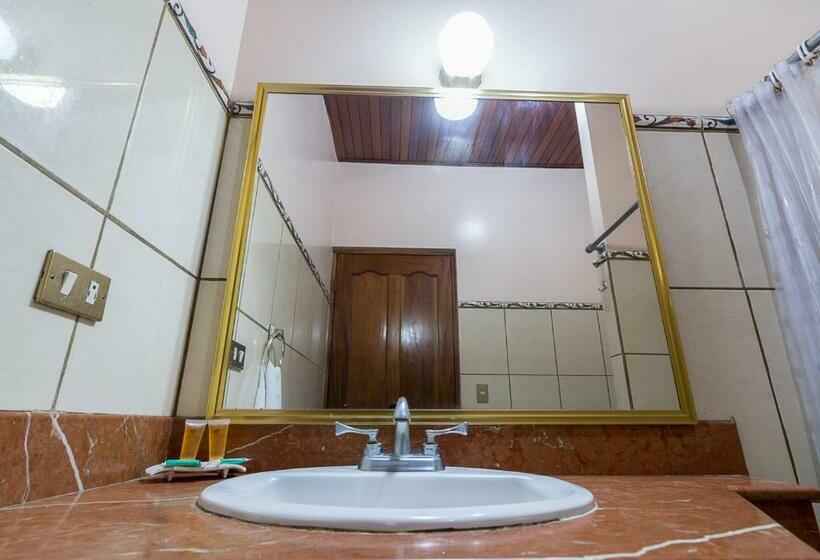 غرفة قياسية مطلّة علي البحر, Manuel Antonio