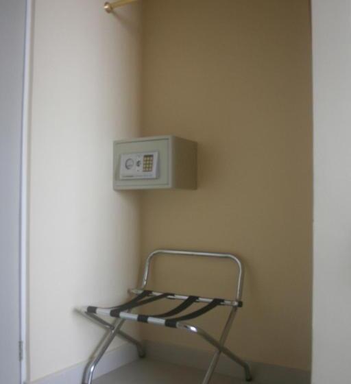 标准三人间, Novo