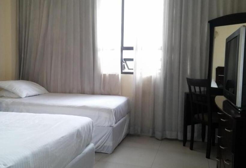 标准三人间, Novo