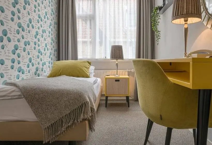 Standard Yhden Hengen Huone, Op Diek