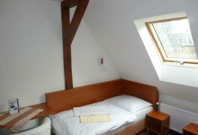 غرفة قياسية, U Kaple