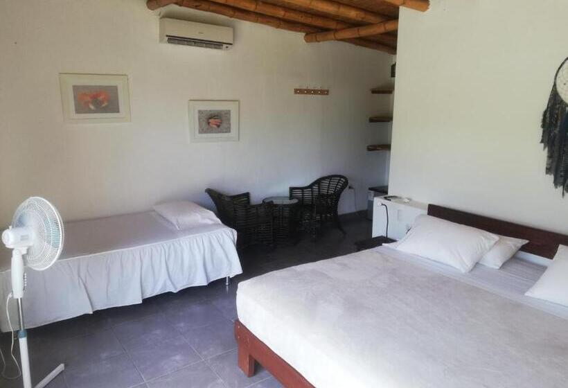 غرفة قياسية ثلاثية مطلة علي الحديقة, Villa Sirena