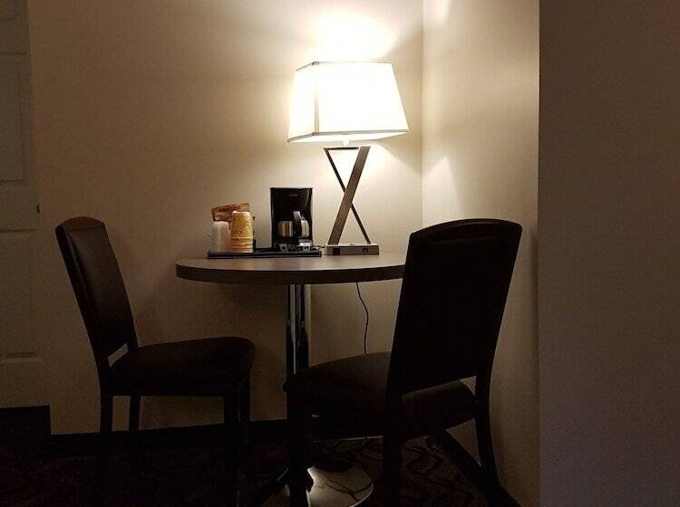 חדר משפחתי, Holiday Motel & Rv Resort