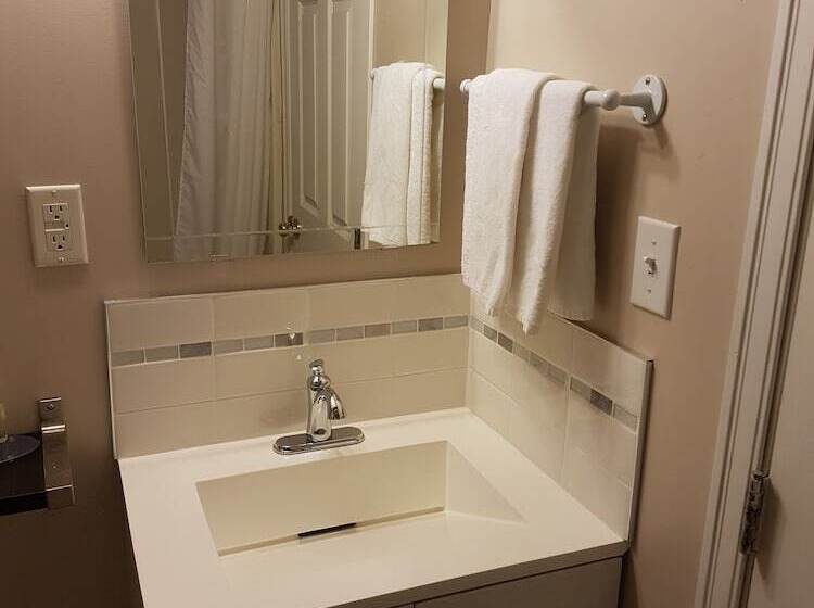 חדר משפחתי, Holiday Motel & Rv Resort