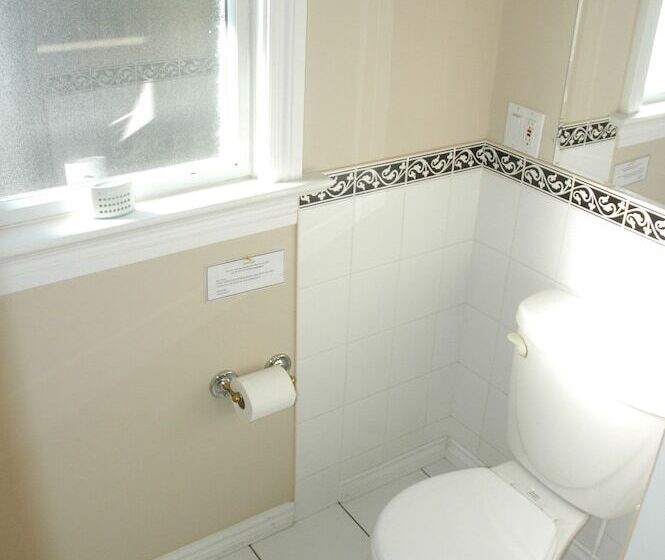 标准间, Cambie Lodge