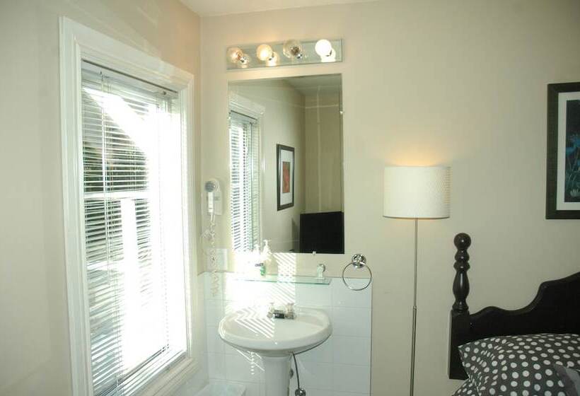 标准间, Cambie Lodge