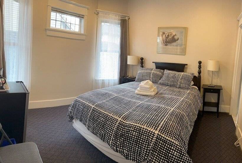 标准间, Cambie Lodge