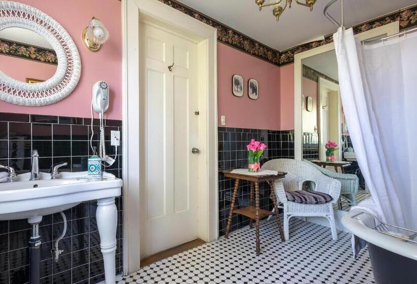 스탠다드 룸 킹사이즈 침대, Chestnut Inn