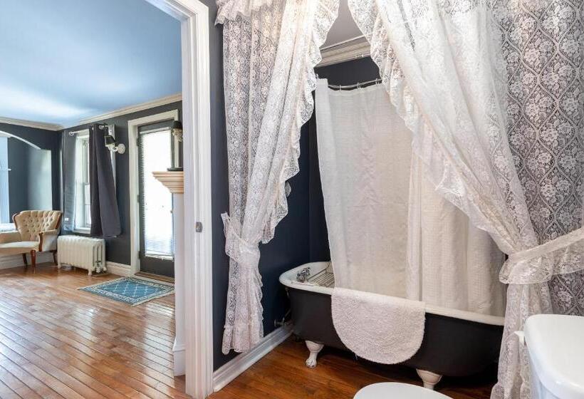 디럭스 룸, Chestnut Inn