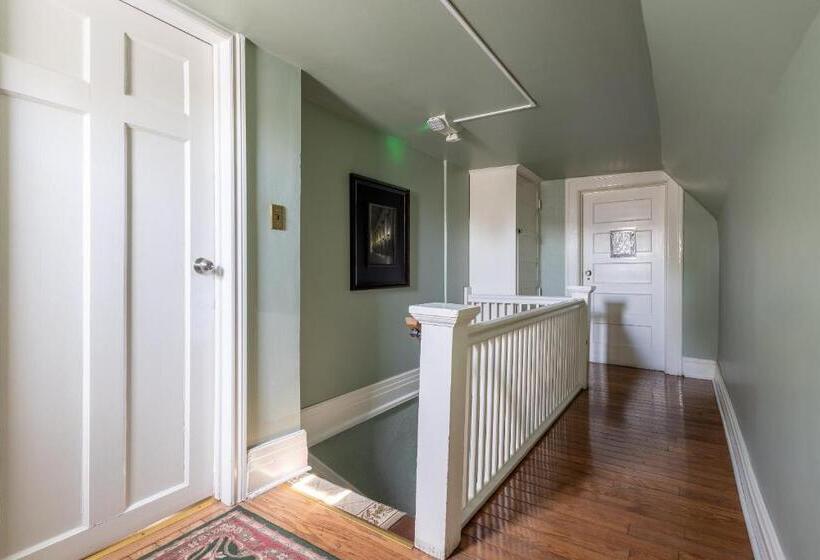 디럭스 룸, Chestnut Inn