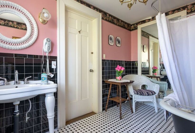 스탠다드 룸 킹사이즈 침대, Chestnut Inn