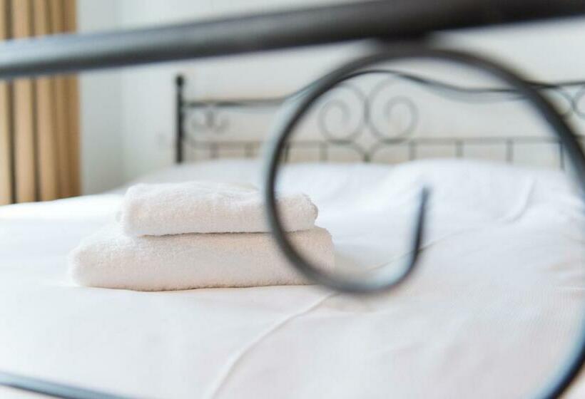 컴포트 룸, De Heeren