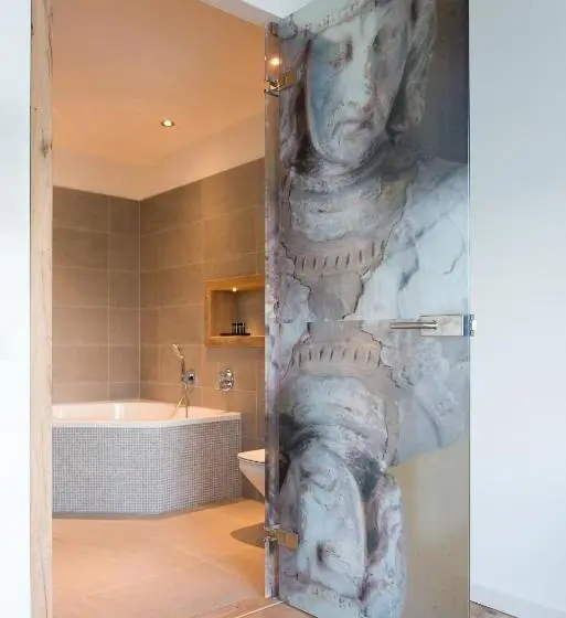 Suite Deluxe, De Heeren