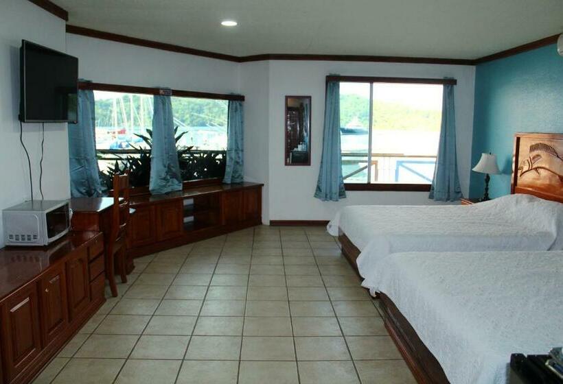 جناح, Fish Hook Marina