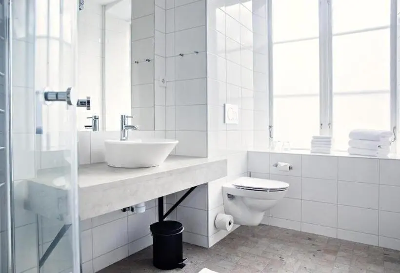 Standard Kolmen Hengen Huone, Kalk