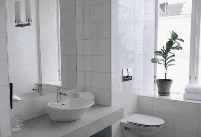 Standard Kolmen Hengen Huone, Kalk