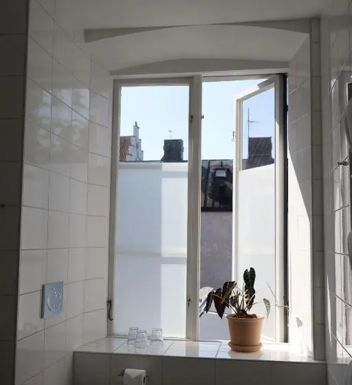 Standard Kolmen Hengen Huone, Kalk