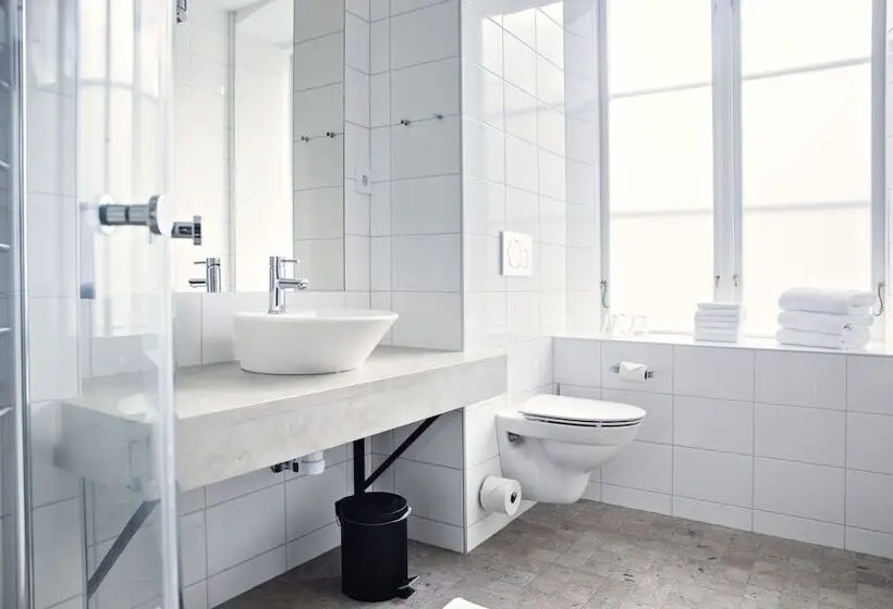 Standard Kolmen Hengen Huone, Kalk