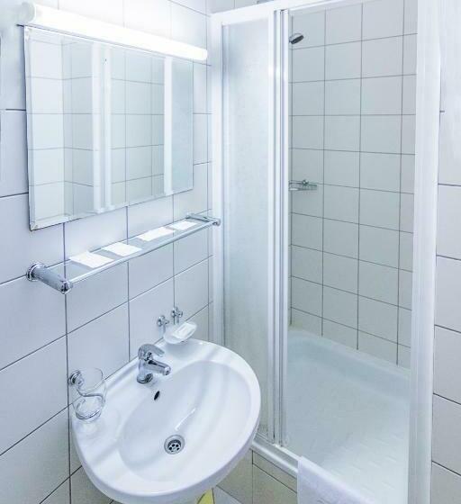 标准单人间, Mariot Medical Center