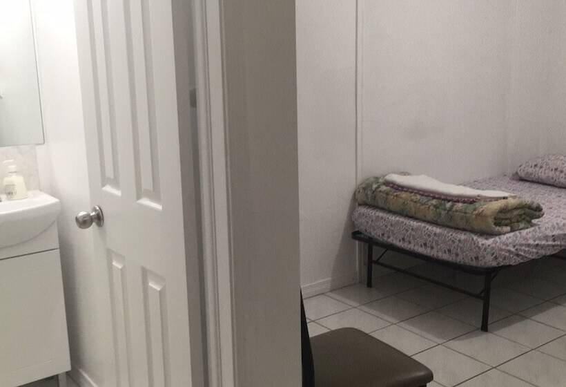 スタンダードルーム, Toronto North Travellers Home