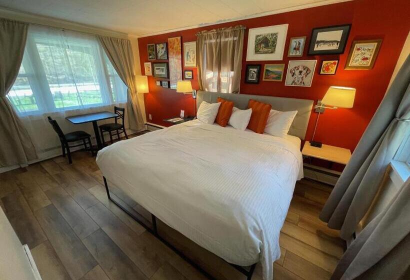 اتاق استاندارد با تخت بزرگ, Sleep Woodstock Motel