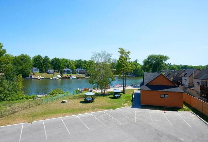 غرفة ديلوكس مزودة بشرفة, Wasaga Riverdocks Hotel Suites