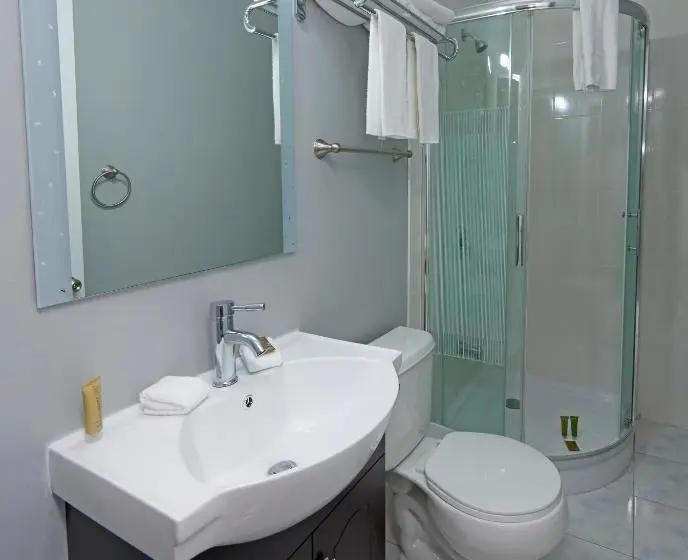 Standard Neljän Hengen Huone Parveke, Wasaga Riverdocks Hotel Suites