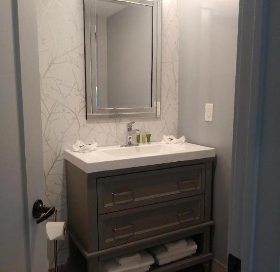 Люкс Кровать Кинг, Wasaga Riverdocks Hotel Suites